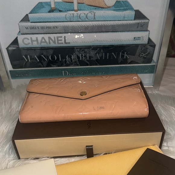 Louis Vuitton Vernis Sarah Compact Wallet Rose Ballerine GUC - Picture 2 of 16